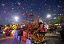 La Guelaguetza llena de color a Cancún