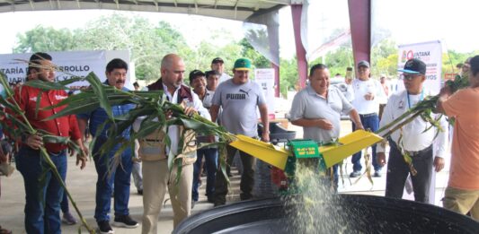 Entregan insumos y equipamiento a productoras y productores de José María Morelos